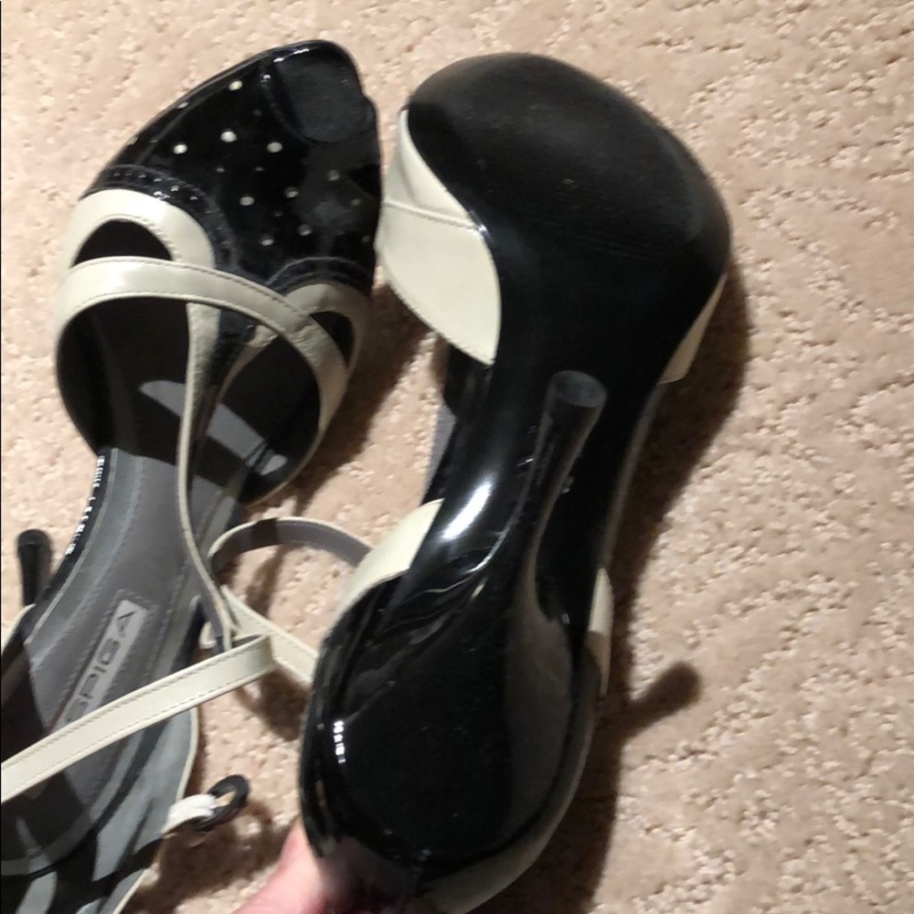 T strap heels - Picture 4 of 4